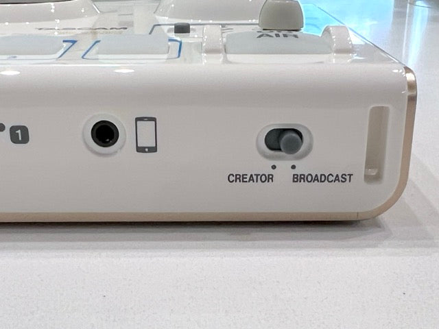 Estación de podcast TASCAM MiNiSTUDIO Creator US-42 | Podcasting Profesional