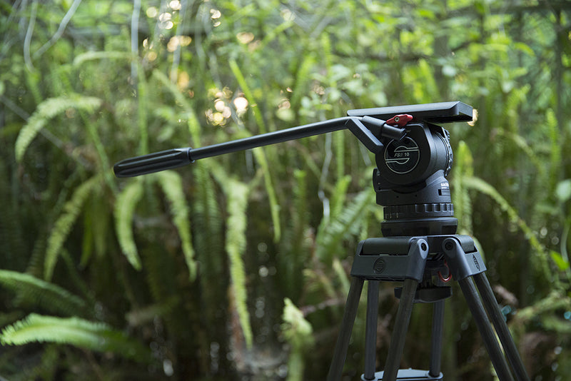 Trípode aluminio Sachtler 0473 con cabezal fluido FSB-6 hasta 8 kgs.